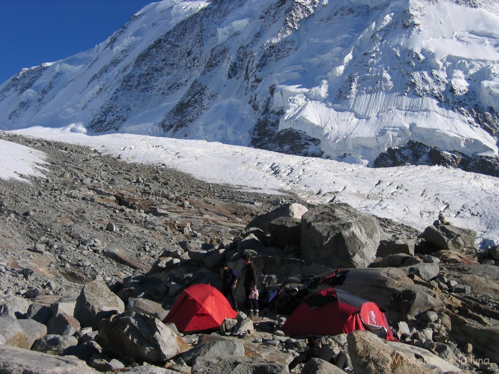 Campamento más arriba del Refugio de Monte Rosa, detrás el Glaciar Grenx